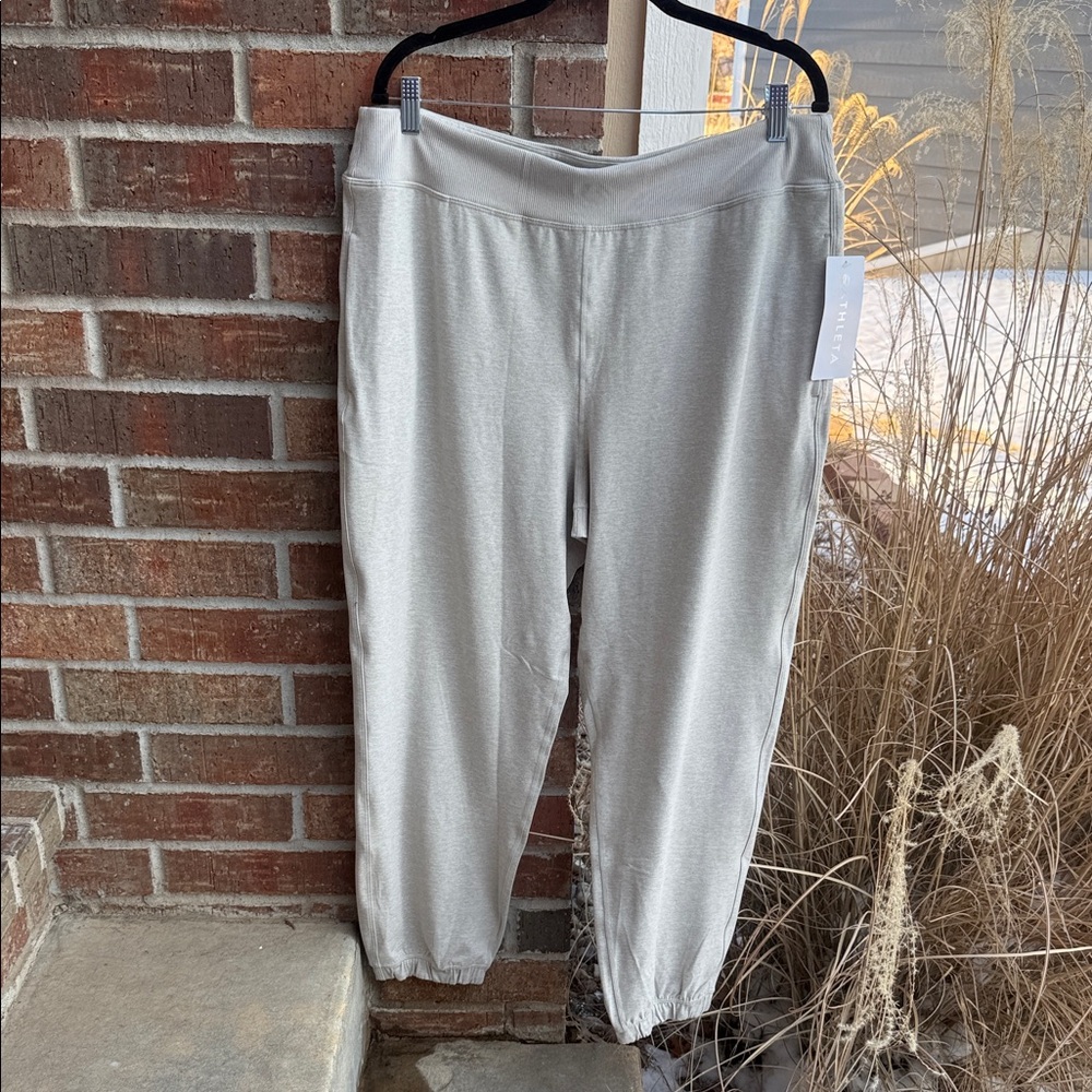 Athleta Ladies XL Beige/Green Softluxe Jogger